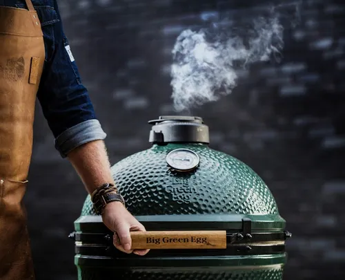 Big Green Egg Detail
